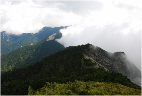 2008-08-09 am 12-42-59-鈴鳴山上東望..jpg
